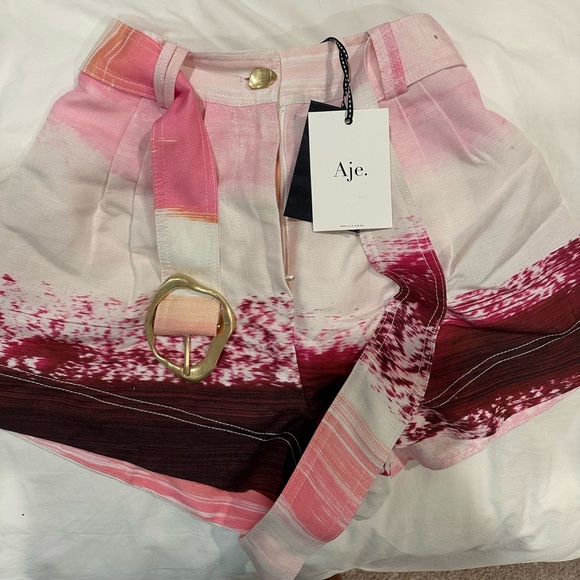 AJE shorts - Picture 2 of 3